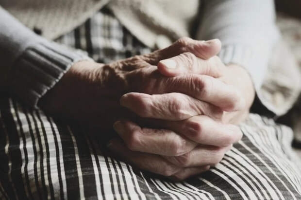 Врач Романенко: в холода пожилым людям нужно гулять не более 20 минут