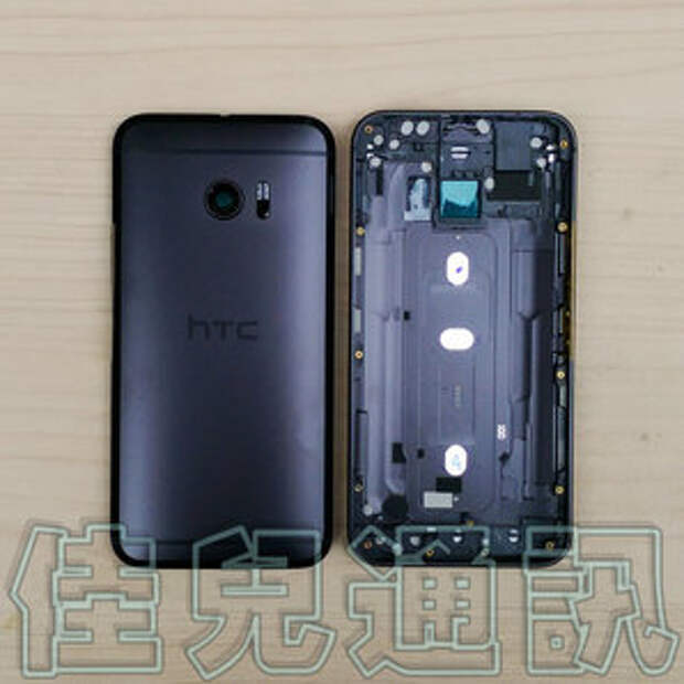Черный корпус HTC 10 изнутри