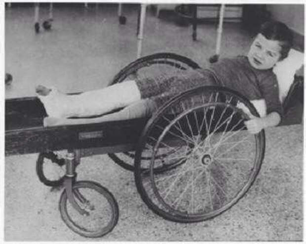15. Инвалидная коляска, приблизительно 1915 год. медицина, прошлое