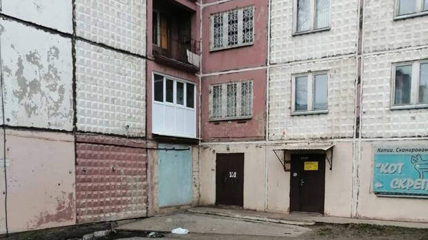 В Красноярском крае 9-летняя девочка выпала с 5-го этажа