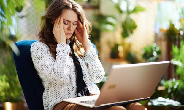 Вот поэтому болит голова, если пропустили завтрак: чем еще опасен низкий сахар в крови