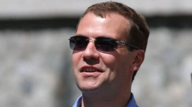 Медведев запустил солнечные электростанции в Орске и Абакане