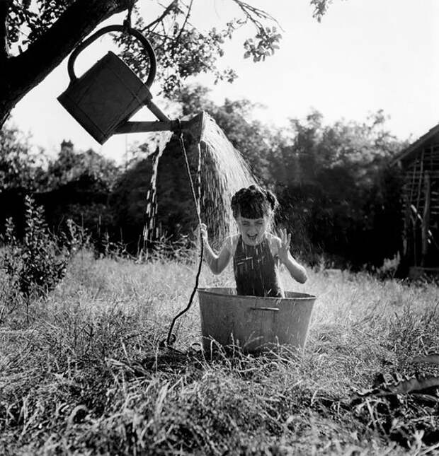 черно-белая детская фотография 