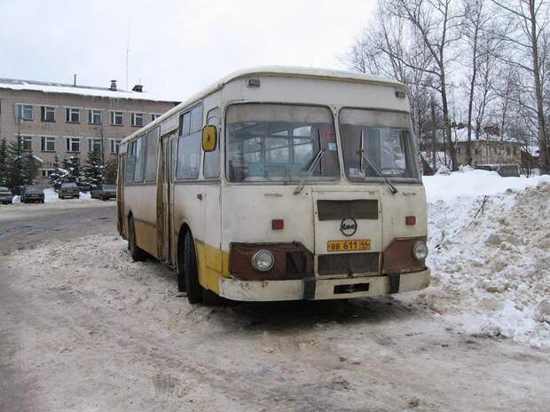В нем было тепло зимой, особенно любили места за водителем ЛиАЗ 677, автобус, ностальгия, ссср