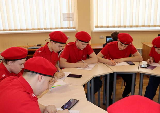 Омские юнармейцы приняли участие в акции «Письмо солдату»