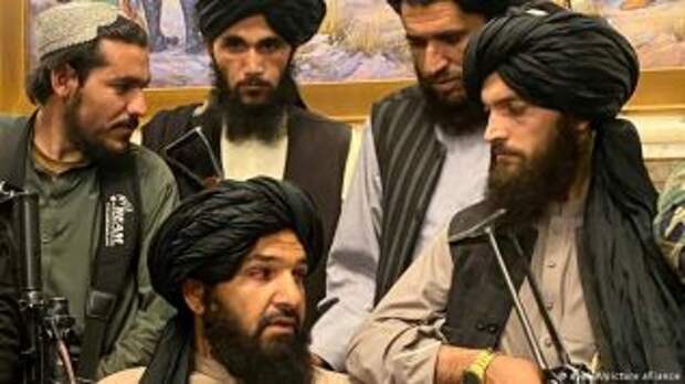 Талибы начинают крушить памятники