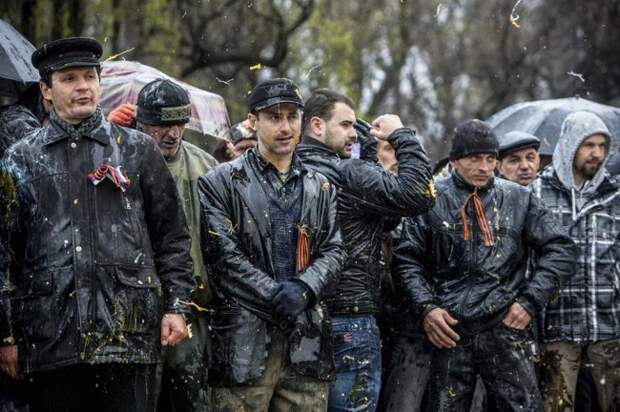 Они были первыми: 300 запорожцев против «Правого сектора» два года назад (ВИДЕО) Они были первыми: 300 запорожцев против «Правого сектора» два года назад (ВИДЕО)
