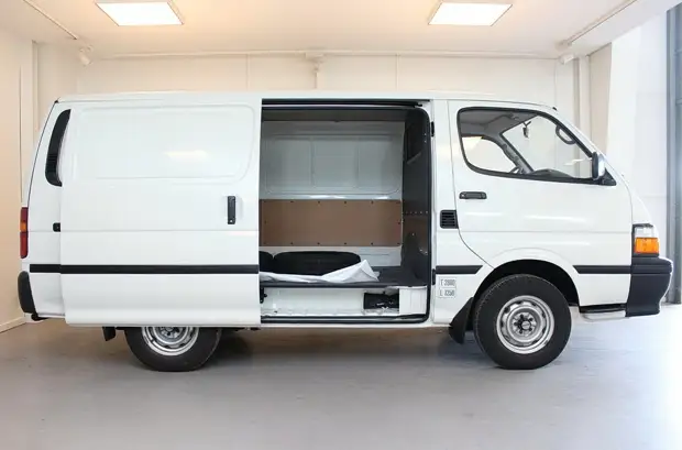 31-летний Toyota Hiace продают по цене новой GR86, и вот почему