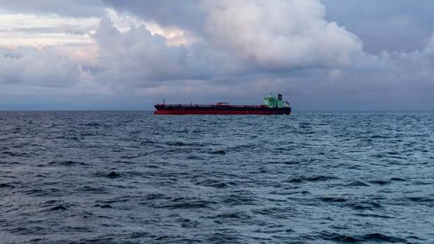 СМИ: иранские военные атаковали нефтяной танкер в Персидском заливе