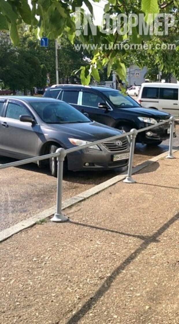 В Севастополь с украинскими номерами: как автолюбители из «незалежной» заполоняют улицы города-героя (фото)