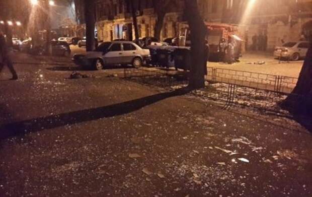 Теракт в центре Киева. Разрушена часть офисного здания Теракт в центре Киева. Разрушена часть офисного здания