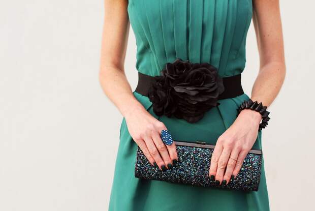 Christmas party outfit: little green dress