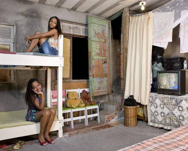 Gessiane and Jessica Tiago da Silva, 20 — Rio de Janeiro, Brazil
