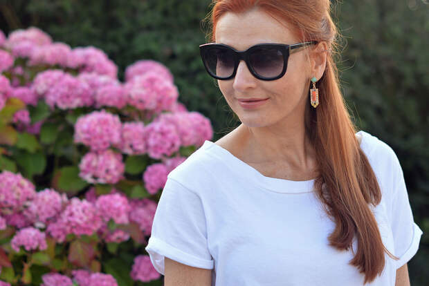 White boyfriend tee, cat eye sunglasses