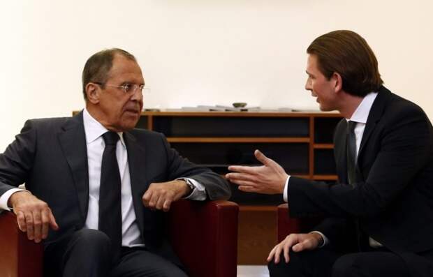 МИД РФ: ЕС требует выполнения минских соглашений только от РФ, а в отношении Киева молчит МИД РФ: ЕС требует выполнения минских соглашений только от РФ, а в отношении Киева молчит