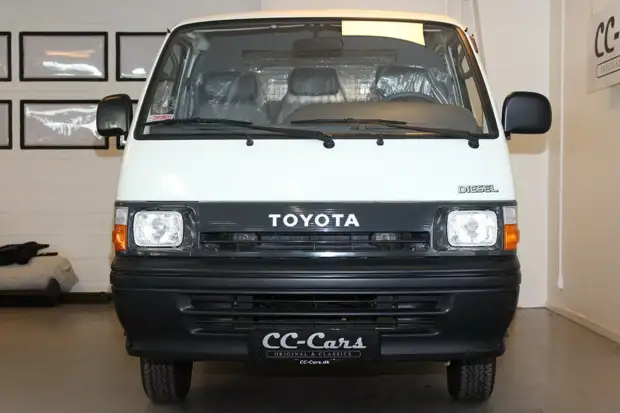 31-летний Toyota Hiace продают по цене новой GR86, и вот почему
