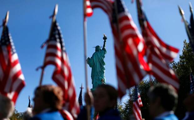 Вывесить флаг США на доме - норма. /Фото: rbk.ru Вывесить флаг США на доме - норма. /Фото: rbk.ru