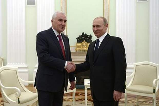 С Президентом Южной Осетии Леонидом Тибиловым.