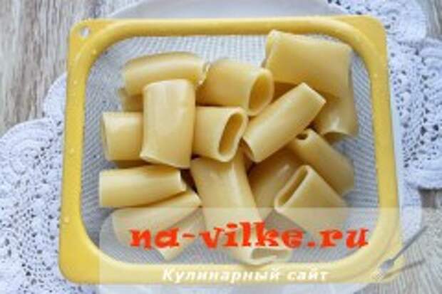 Каннеллони с говяжьим фаршем под соусом бешамель