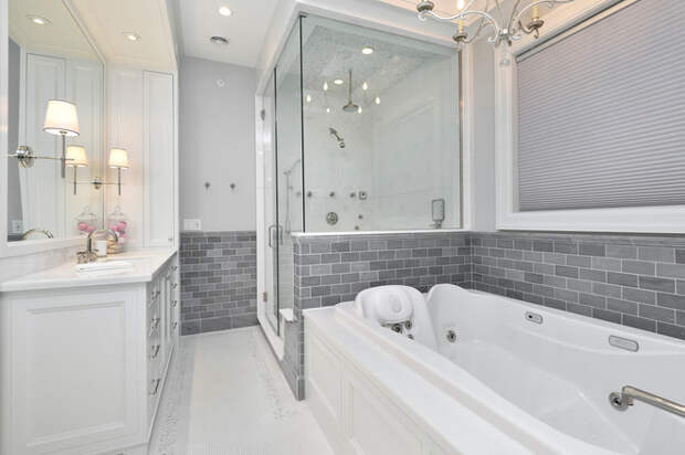 Транзисьон Ванная комната by Barrett Homes