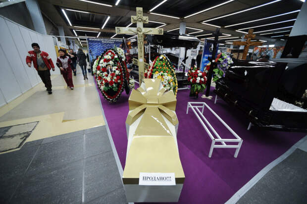 Выставка похоронной моды в Москве (50 фото)