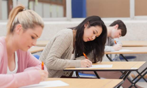 Рособрнадзор утвердил список разрешенных вещей на ЕГЭ для выпускников Архангельской области