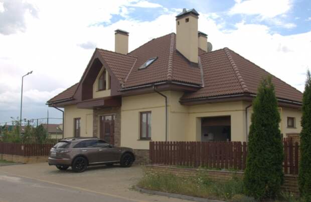 Гонтарева ездит на пяти авто и ужинает у бассейна. Фот2