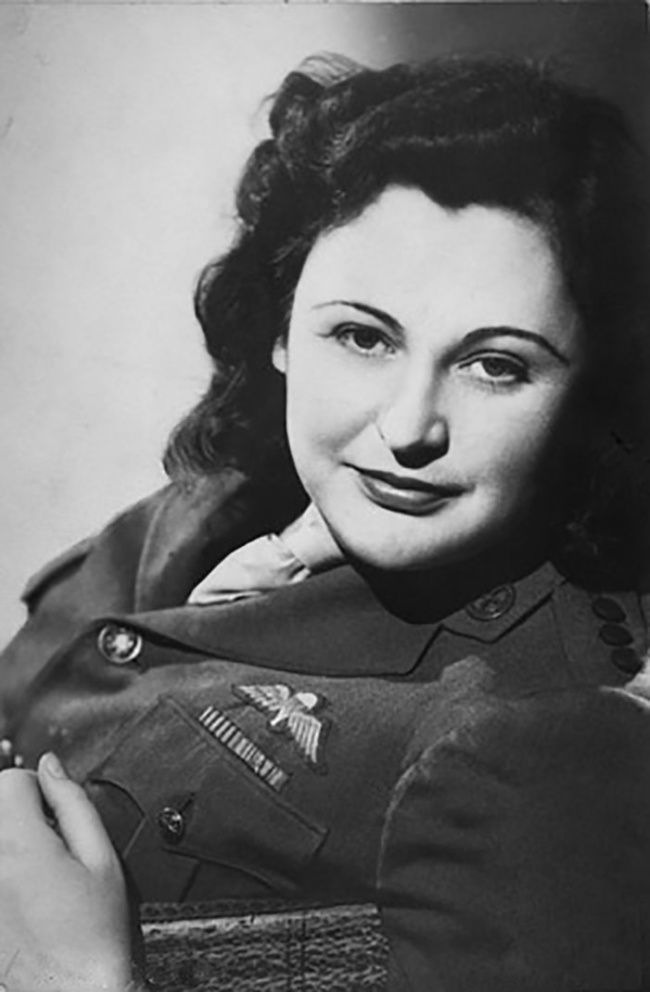245955-650-1453800519-RealLadySpies3_Slide
