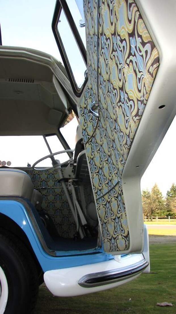 Уникальный Volkswagen Hippie Bus 1964 года продают на аукционе (25 фото+2 видео) Уникальный Volkswagen Hippie Bus 1964 года продают на аукционе (25 фото+2 видео)
