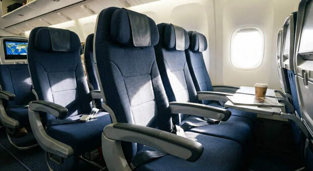 PYOK: в Boeing 737 пассажир рухнул вместе с рядом кресел при взлёте