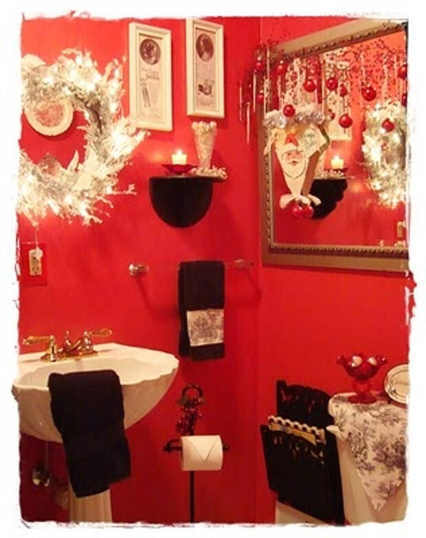 red-Christmas-Decorating-Ideas-Bathroom-with-white-pedestal-sink-and-towel-bar (316x400, 146Kb)