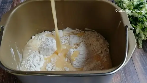 Сколько ни пробовала другие, всегда возвращаюсь к нему. Краффин - идеальный кулич. Быстрое тесто без опары