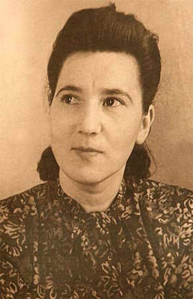 Мать Владимира Высоцкого — Нина Максимовна (урождённая Серёгина) мама, родители