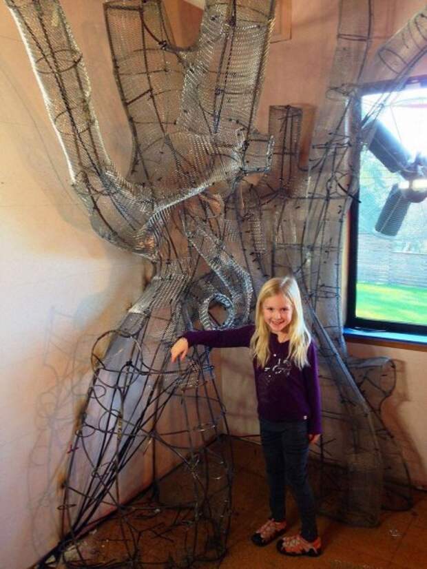 Любящий папа создал для дочки домик в виде дерева (12 фото)