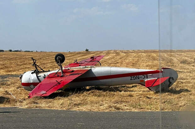 В Португалии на авиашоу столкнулись самолеты Як-52, погиб пилот