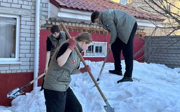 Рязанские активисты очистили от снега подворье матери участников СВО