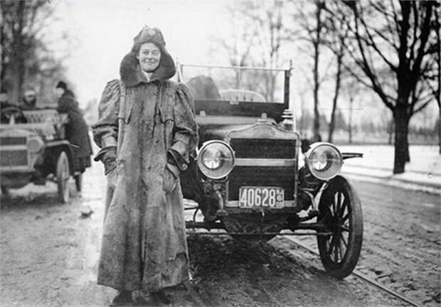 Женщина, которая привыкла быть лучшей: первая автогонщица в мире