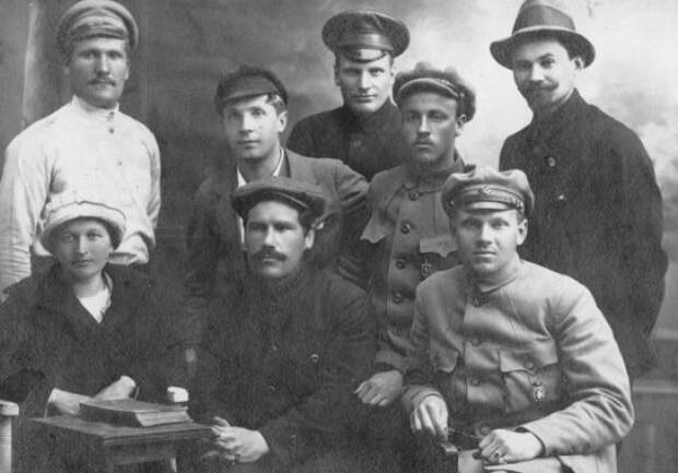 Красноармейцы с перстнями и кольцами. Красноармейцы с перстнями и кольцами. Красной Армии, СССР, кольца, перстни