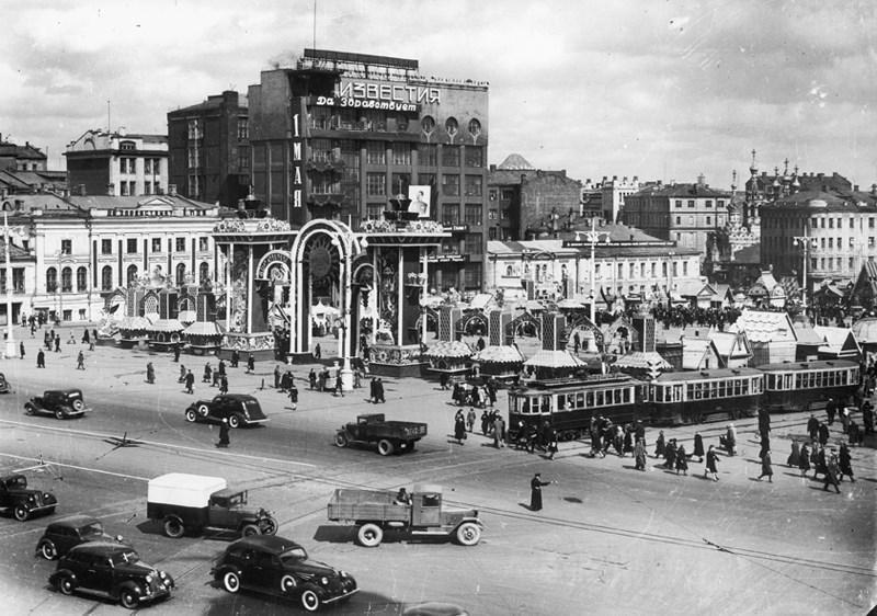 Наум Грановский «Пушкинская площадь, Москва», 1940 год.jpg