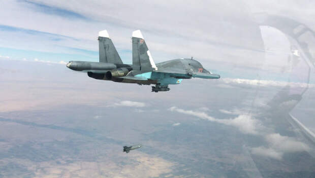 Истребитель-бомбардировщик Су-34. Архивное фото