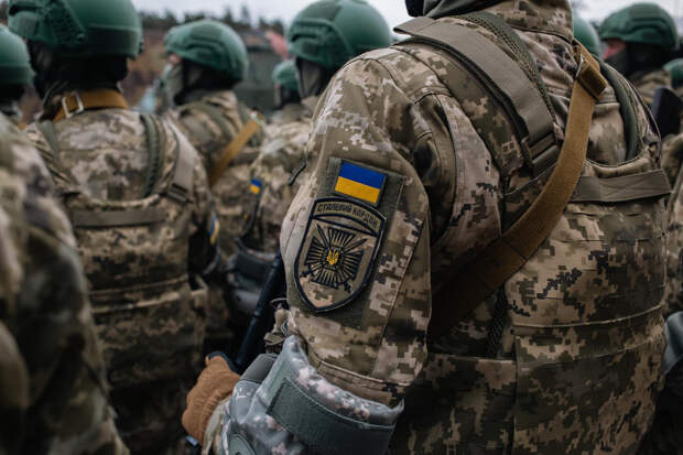 Подполье: Украинских призывников в Херсоне держат в большой клетке