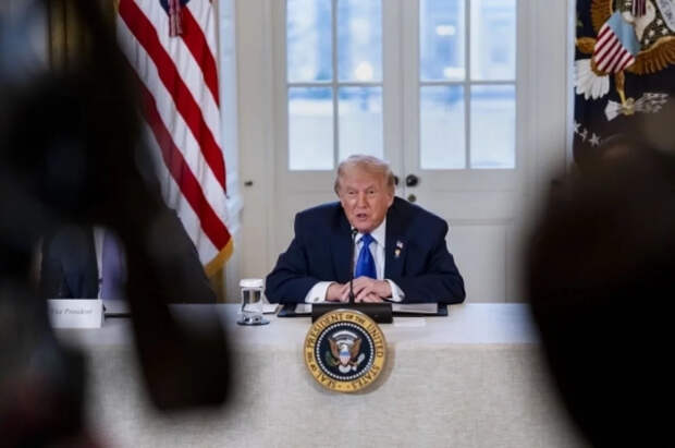 Трамп заявил, что у него нет времени изучать документы по делу Эпштейна