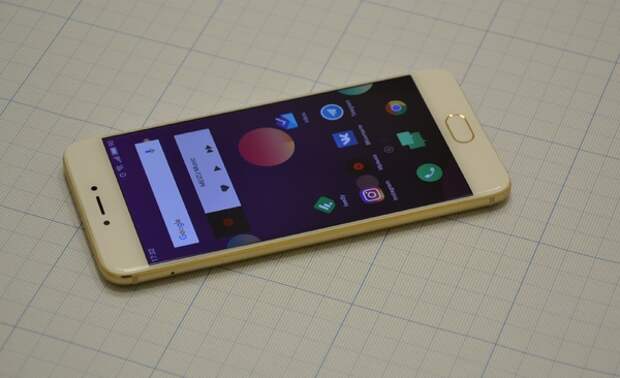 Дисплей Meizu Pro 6 на среднем значении яркости