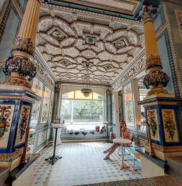 Рядом с лавкой имеется небольшое кафе, где в меню молочная продукция Pfunds Molkerei. | Фото: tripadvisor.ru. Рядом с лавкой имеется небольшое кафе, где в меню молочная продукция Pfunds Molkerei. | Фото: tripadvisor.ru.