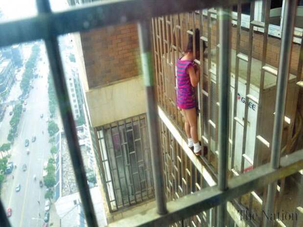 дети без присмотра, если оставить деей на минуту, не следить за детьми, дети в неловких ситуациях