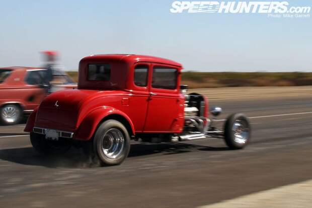 Hot-rod гонки на заброшенном аэродроме в Калифорнии (60 фото)