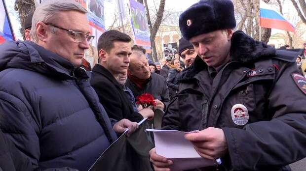 в соцсетях обсуждают марш памяти бориса немцова и долгожданный "оскар" леонардо ди каприо