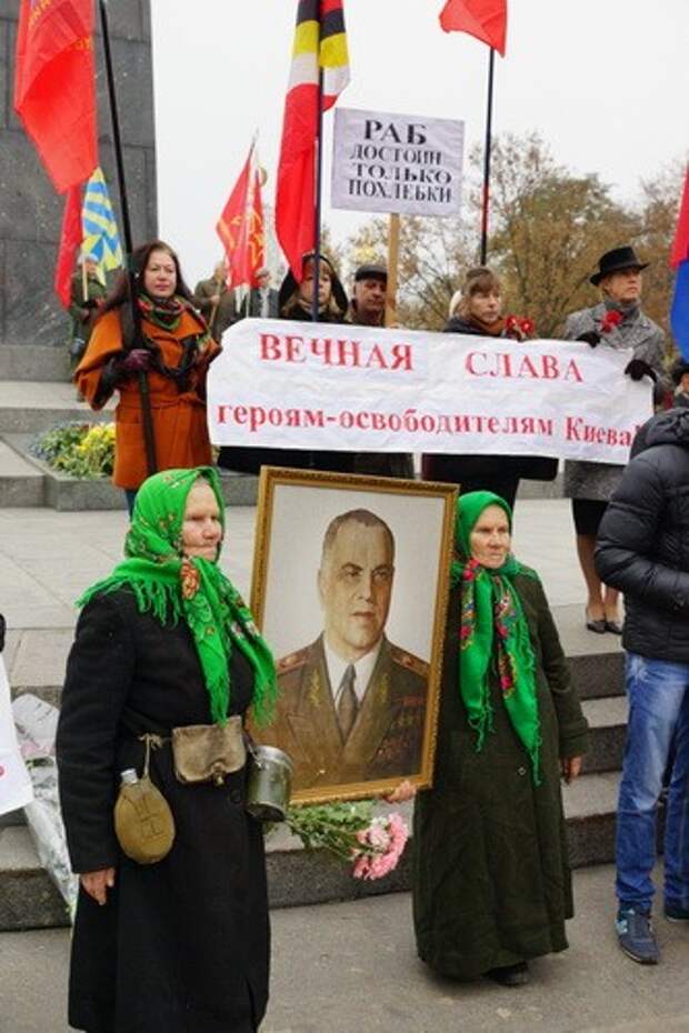 Горстка смельчаков вышла на антибандеровский марш в Киеве Горстка смельчаков вышла на антибандеровский марш в Киеве