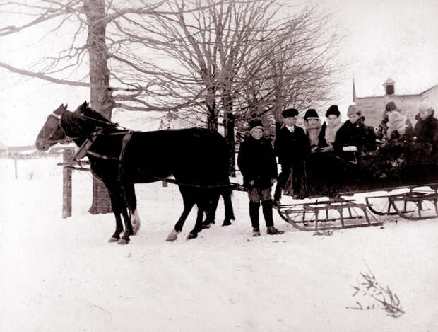 School Bus, Lyn, Ontario, Canada, 1906 This bus went from Lyn to the Brockville Collegiate Institute and Vocational School, the high school for the surrounding area.