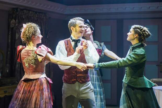 В цвете пыльной розы: смотрим «Нежное сердце» в Театре Олега Табакова с «Мосбилетом»